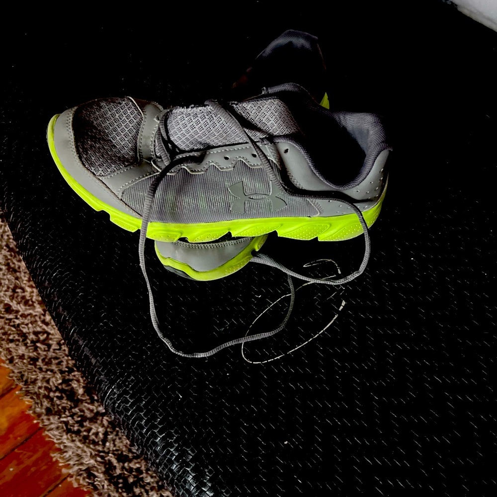 Under armour grey/ neon green shoes